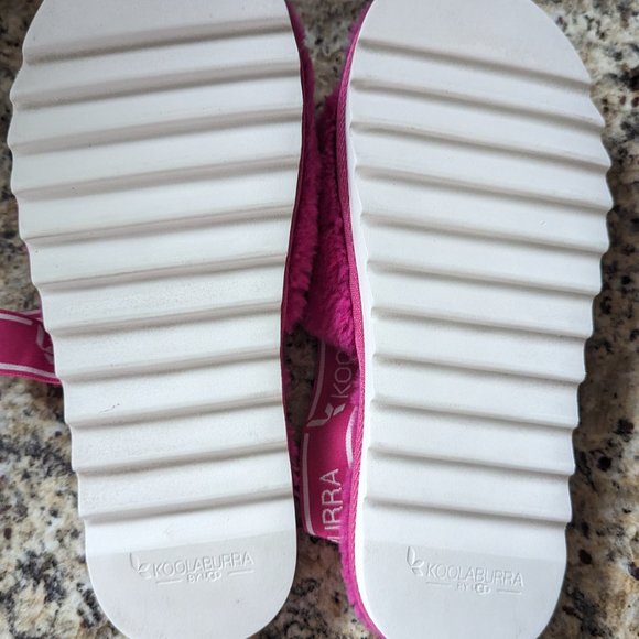 UGG by Koolaburra slippers - Picture 3 of 3